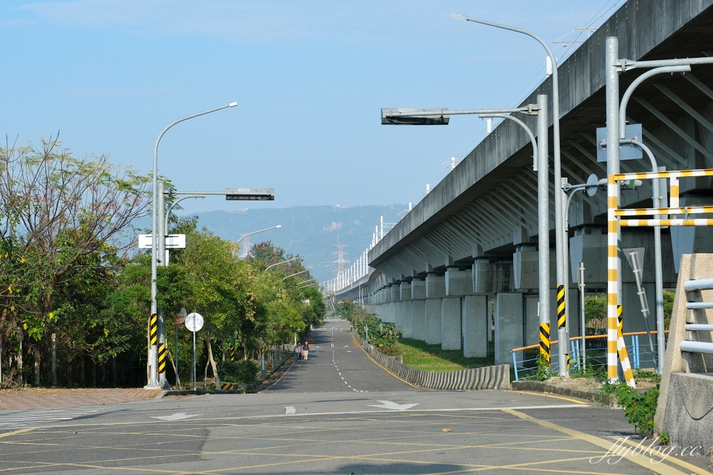 彰化田中｜田中滑步車公園．高鐵橋下新公園，沙坑遊戲區、土丘遊戲區、滑步車道區 @飛天璇的口袋