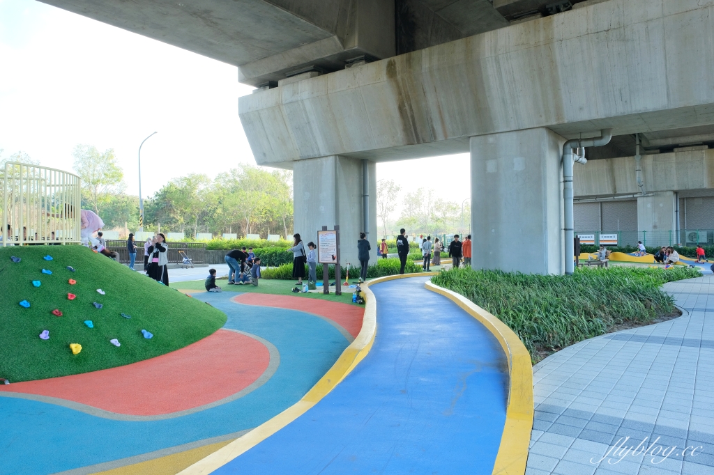 彰化田中｜田中滑步車公園．高鐵橋下新公園，沙坑遊戲區、土丘遊戲區、滑步車道區 @飛天璇的口袋