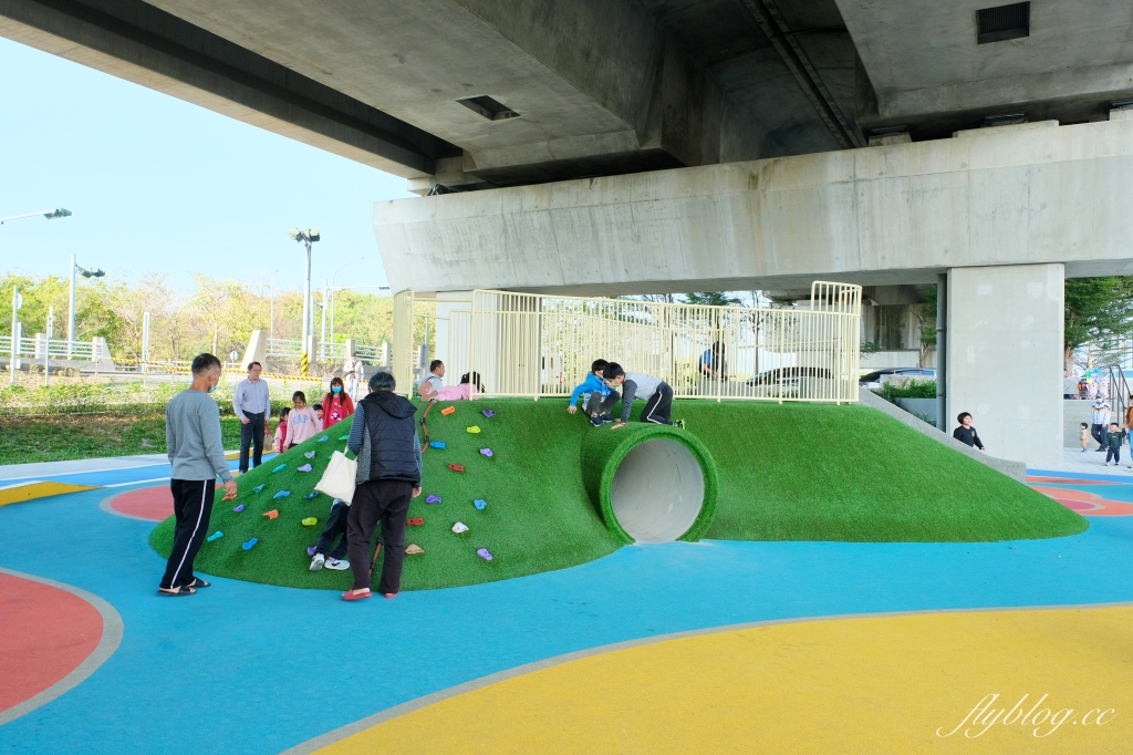 彰化田中｜田中滑步車公園．高鐵橋下新公園，沙坑遊戲區、土丘遊戲區、滑步車道區 @飛天璇的口袋
