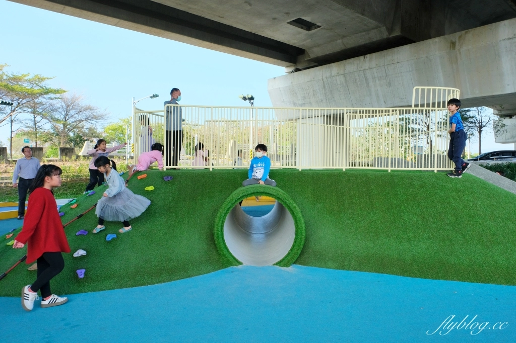 彰化田中｜田中滑步車公園．高鐵橋下新公園，沙坑遊戲區、土丘遊戲區、滑步車道區 @飛天璇的口袋