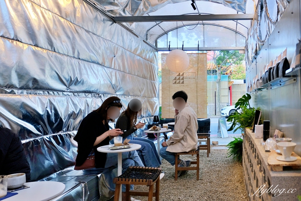 桃園中壢｜R.B.C ROAST BY CHEN COFFEE．宛如在太空艙裡喝咖啡，桃園高鐵附近青埔優質咖啡館 @飛天璇的口袋