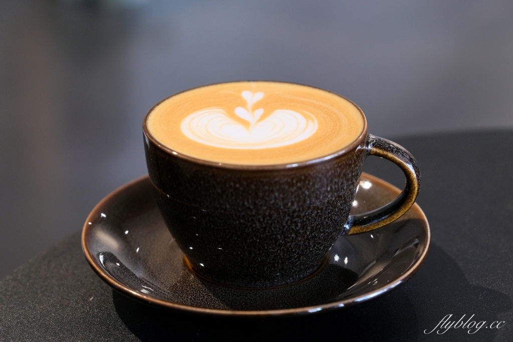 台中北區｜閑日ひま Hima cafe．蕭美琴也推薦的肉桂捲，台中優質甜點咖啡館 @飛天璇的口袋