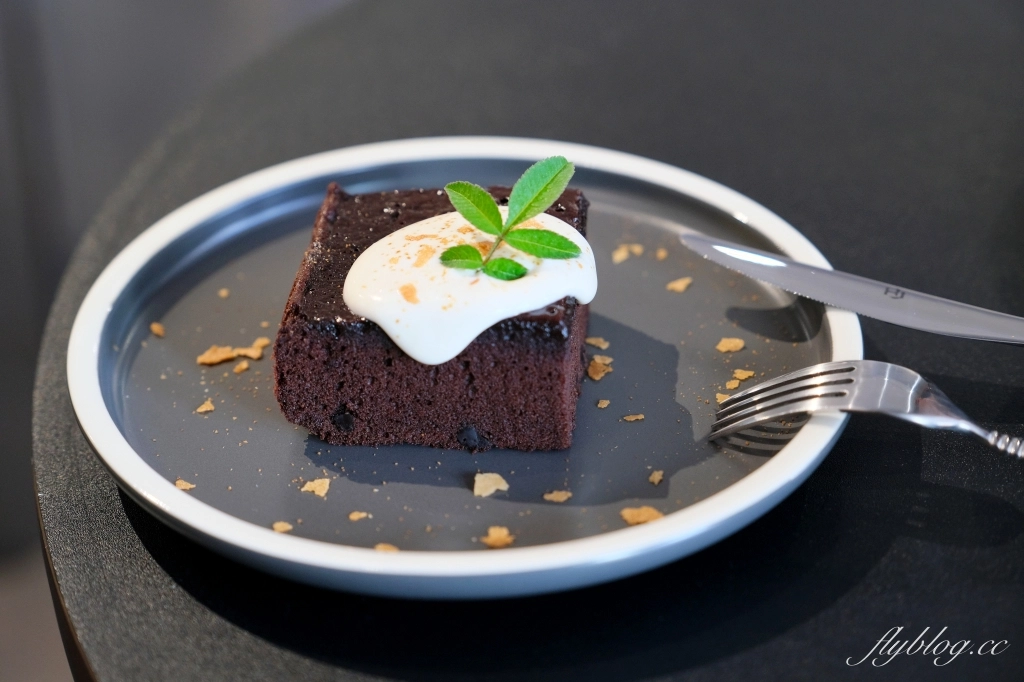 台中北區｜閑日ひま Hima cafe．蕭美琴也推薦的肉桂捲，台中優質甜點咖啡館 @飛天璇的口袋