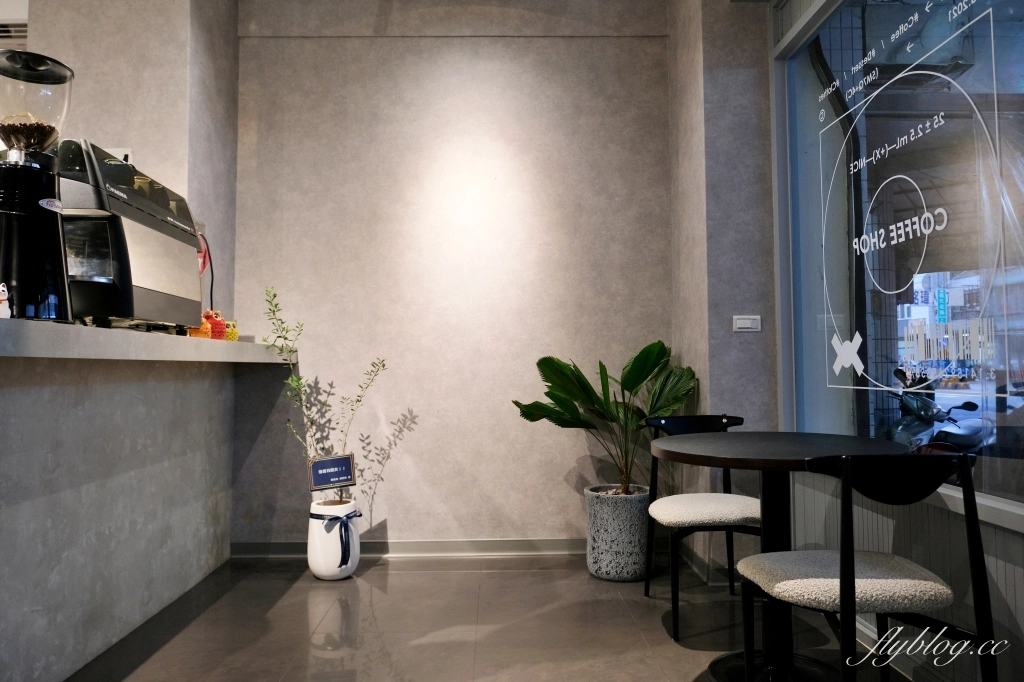 台中北區｜閑日ひま Hima cafe．蕭美琴也推薦的肉桂捲，台中優質甜點咖啡館 @飛天璇的口袋