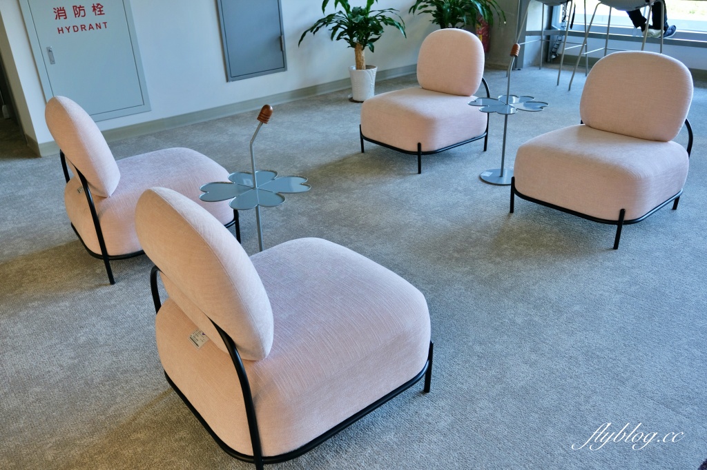 台北文山｜政大達賢圖書館．全台灣最美的大學圖書館之一，座落湖畔的清水模建築 @飛天璇的口袋