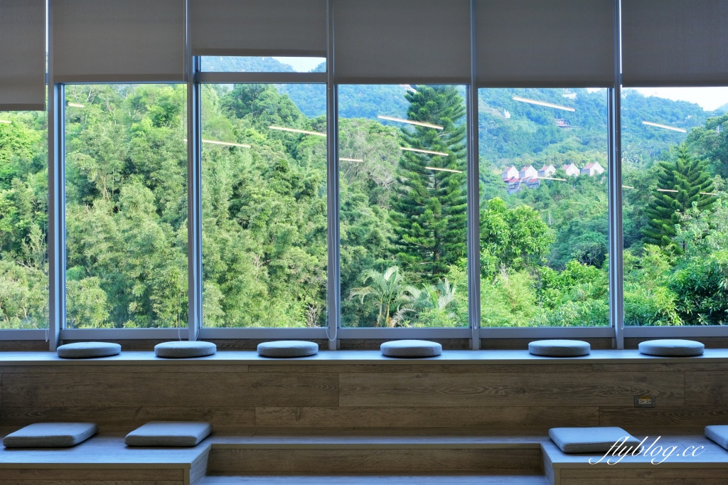 台北文山｜政大達賢圖書館．全台灣最美的大學圖書館之一，座落湖畔的清水模建築 @飛天璇的口袋