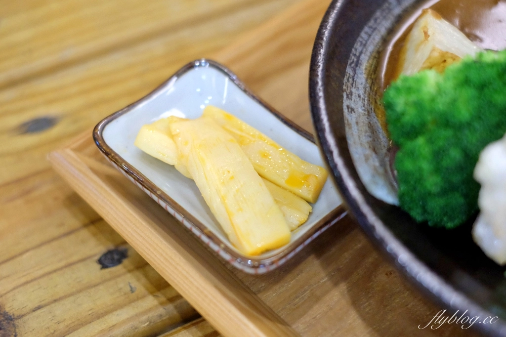 台中西區｜綠光咖哩。味自慢．8種主食隨便搭，泰式、日式、印度咖哩吃得到 @飛天璇的口袋