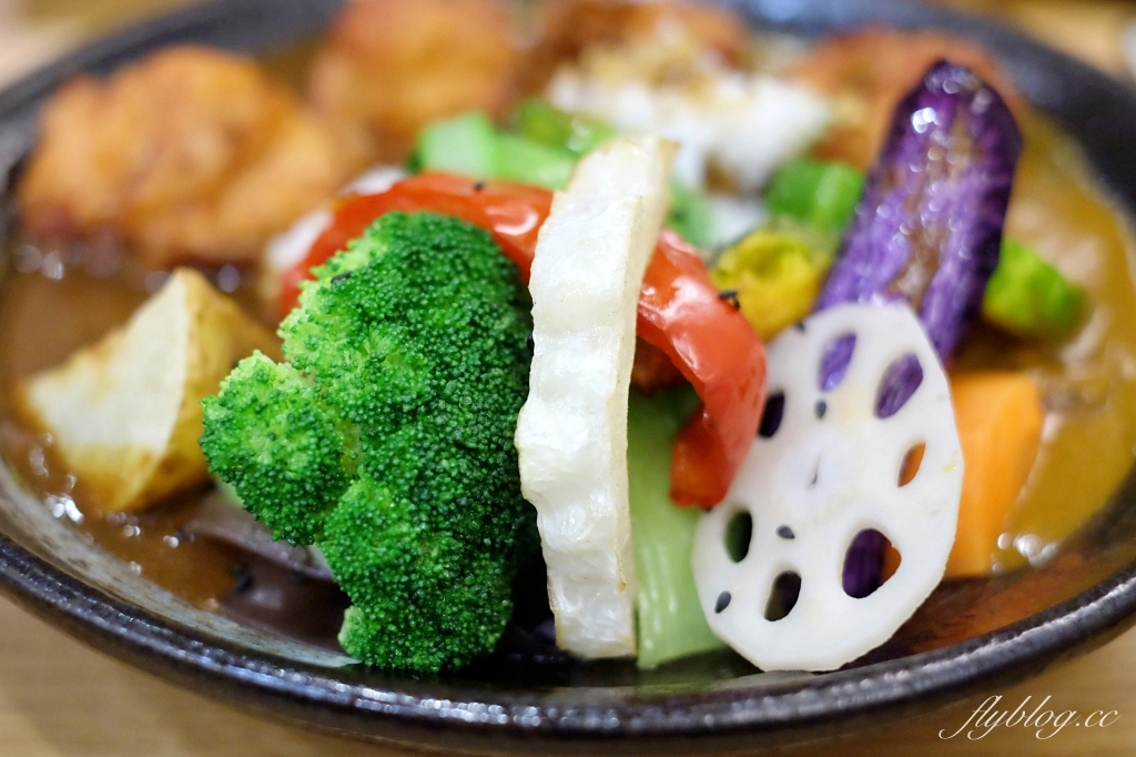 台中西區｜綠光咖哩。味自慢．8種主食隨便搭，泰式、日式、印度咖哩吃得到 @飛天璇的口袋