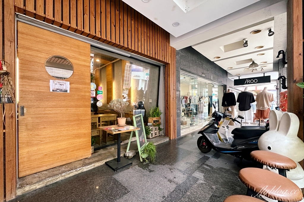 台中西區｜綠光咖哩。味自慢．8種主食隨便搭，泰式、日式、印度咖哩吃得到 @飛天璇的口袋