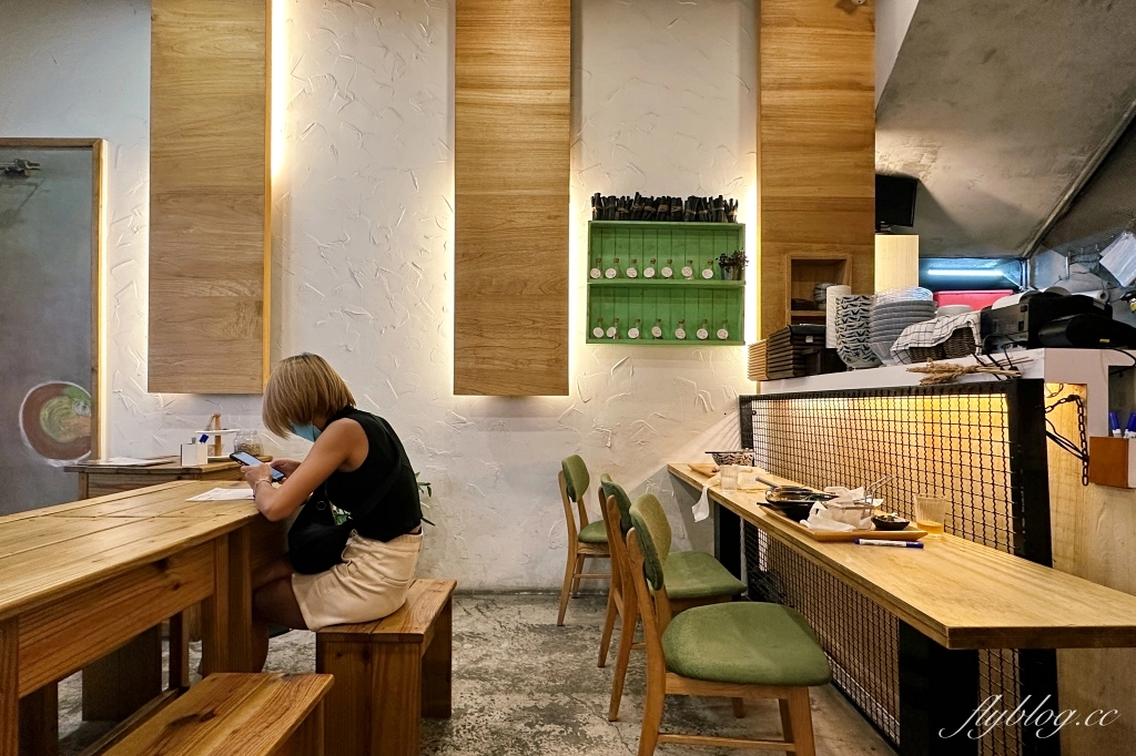 台中西區｜綠光咖哩。味自慢．8種主食隨便搭，泰式、日式、印度咖哩吃得到 @飛天璇的口袋