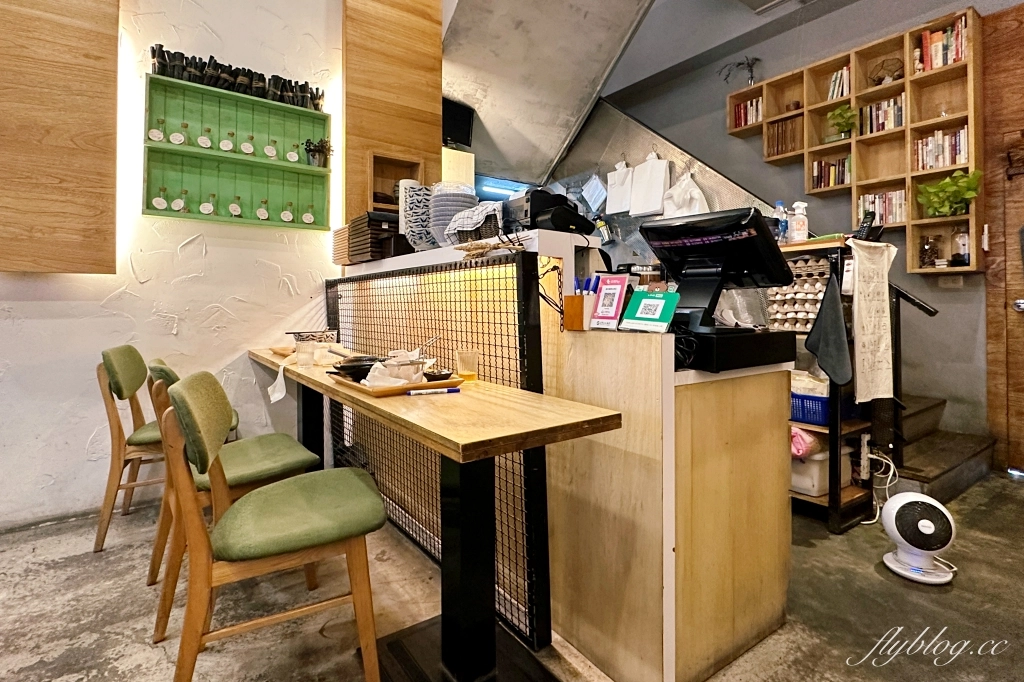 台中西區｜綠光咖哩。味自慢．8種主食隨便搭，泰式、日式、印度咖哩吃得到 @飛天璇的口袋