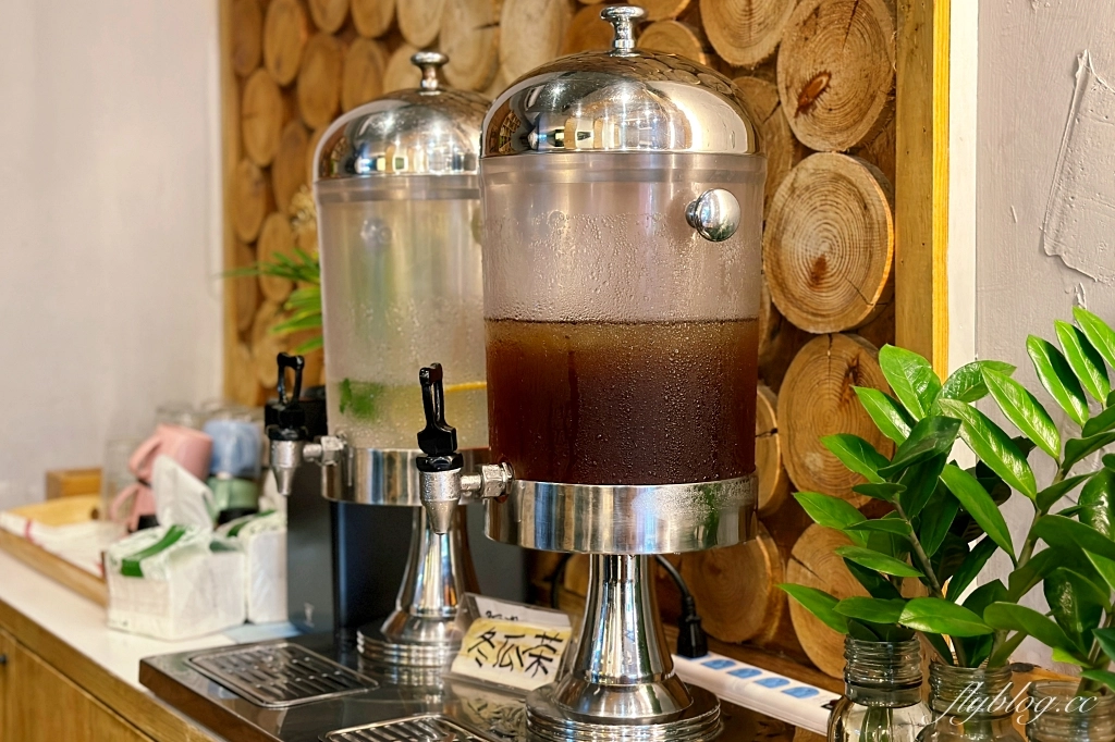 台中西區｜綠光咖哩。味自慢．8種主食隨便搭，泰式、日式、印度咖哩吃得到 @飛天璇的口袋