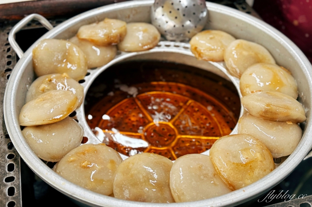 台中東勢｜老黑輪肉圓店．東勢傳承50個年頭的老滋味，用臉盆裝黑輪超有氣勢 @飛天璇的口袋