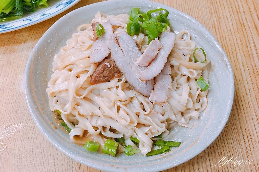 台中北屯｜興安路上外省麵．店家自製麵條，必點好吃滷味 @飛天璇的口袋