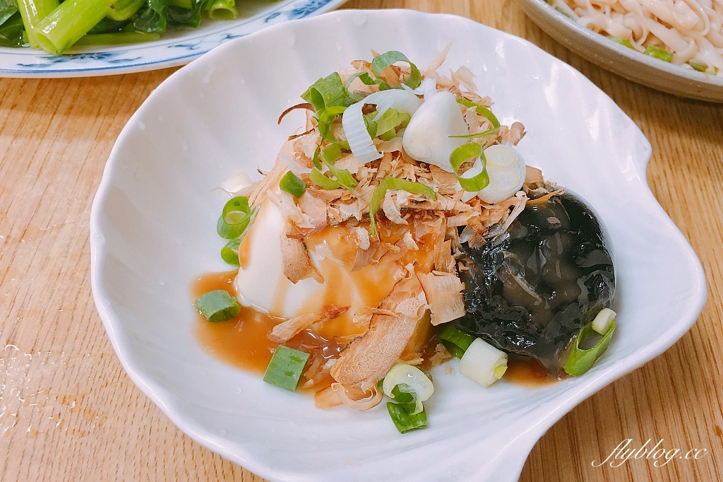 台中北屯｜興安路上外省麵．店家自製麵條，必點好吃滷味 @飛天璇的口袋