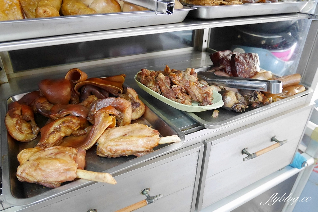 台中北屯｜興安路上外省麵．店家自製麵條，必點好吃滷味 @飛天璇的口袋