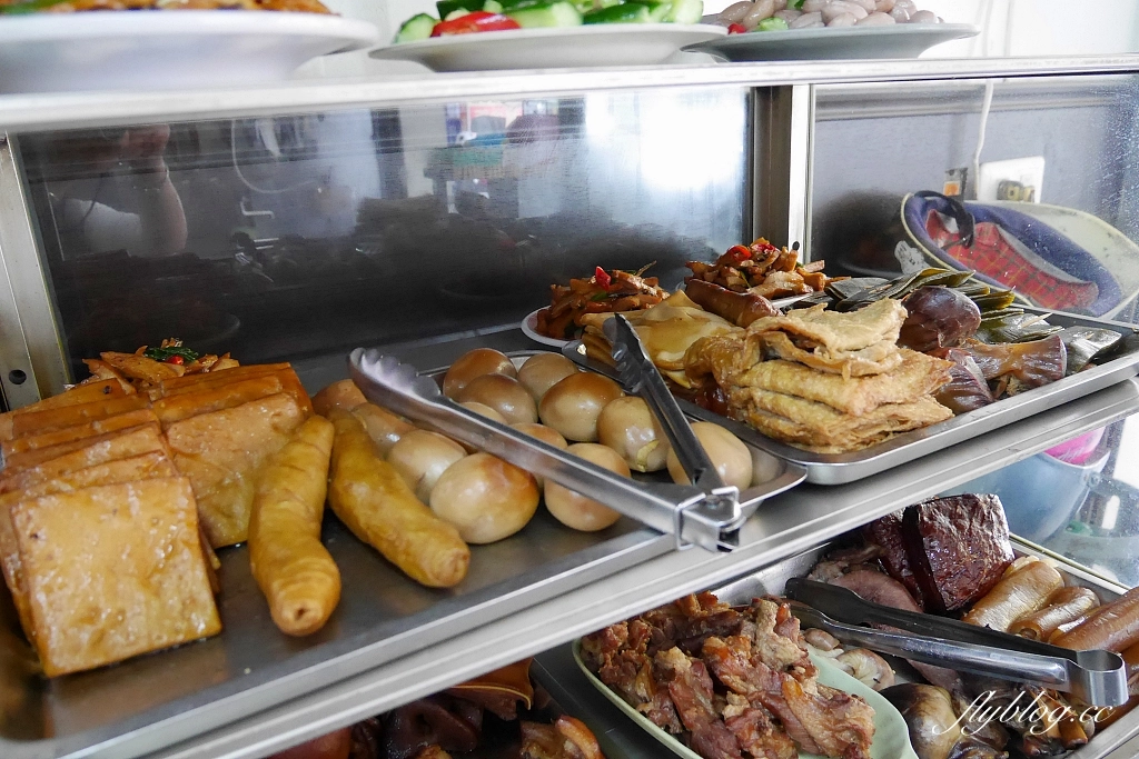 台中北屯｜興安路上外省麵．店家自製麵條，必點好吃滷味 @飛天璇的口袋