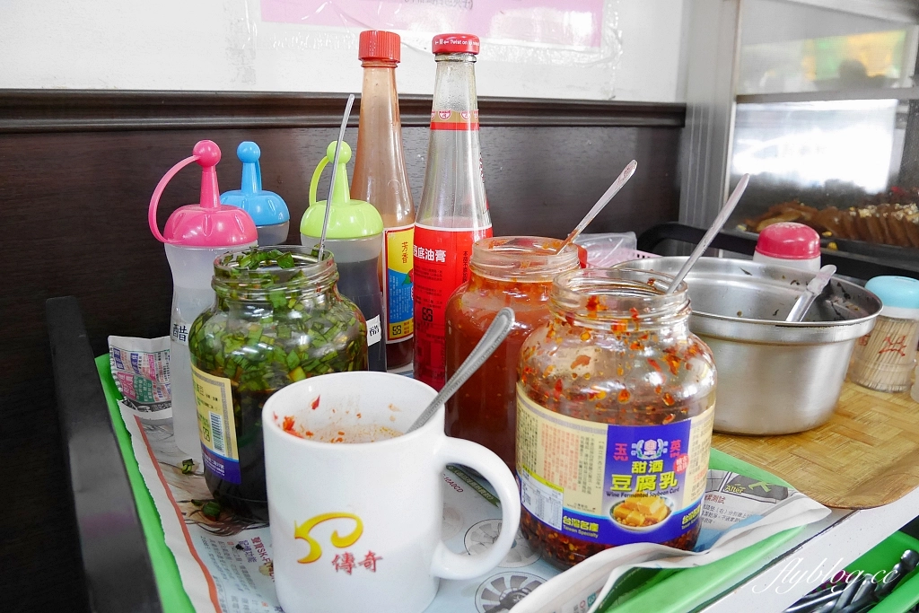 台中北屯｜興安路上外省麵．店家自製麵條，必點好吃滷味 @飛天璇的口袋