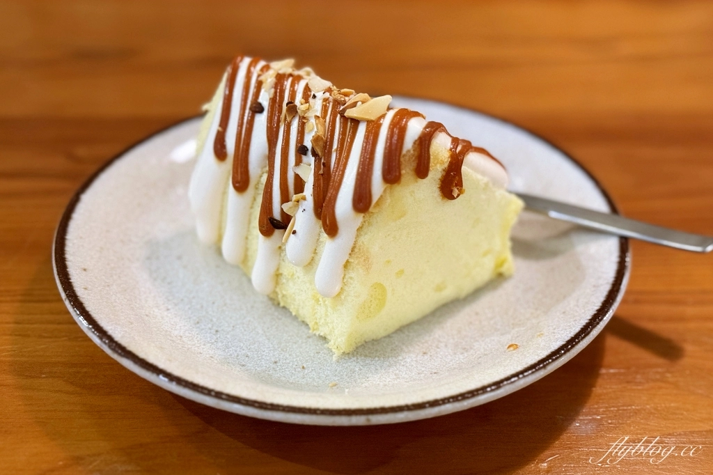 台中西區｜拾年咖啡 Coffee Decade．向上市場巷弄咖啡館，戚風蛋糕很好吃 @飛天璇的口袋