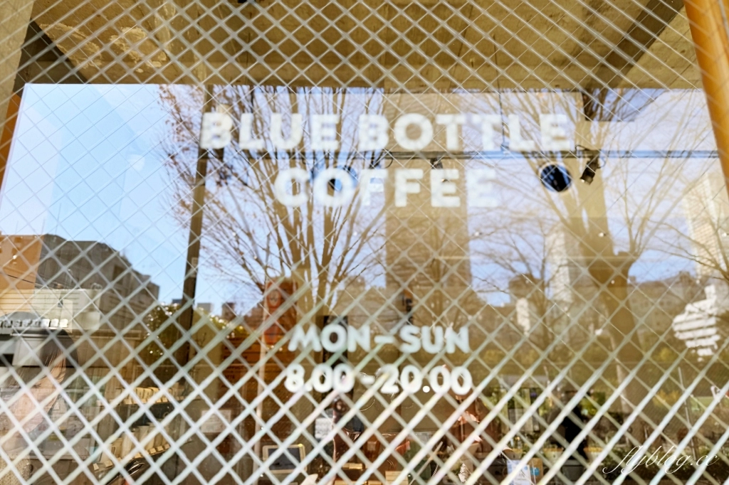 日本東京｜Blue Bottle Coffee 藍瓶咖啡 池袋店．池袋車站步行3分鐘，南池袋公園對面 @飛天璇的口袋