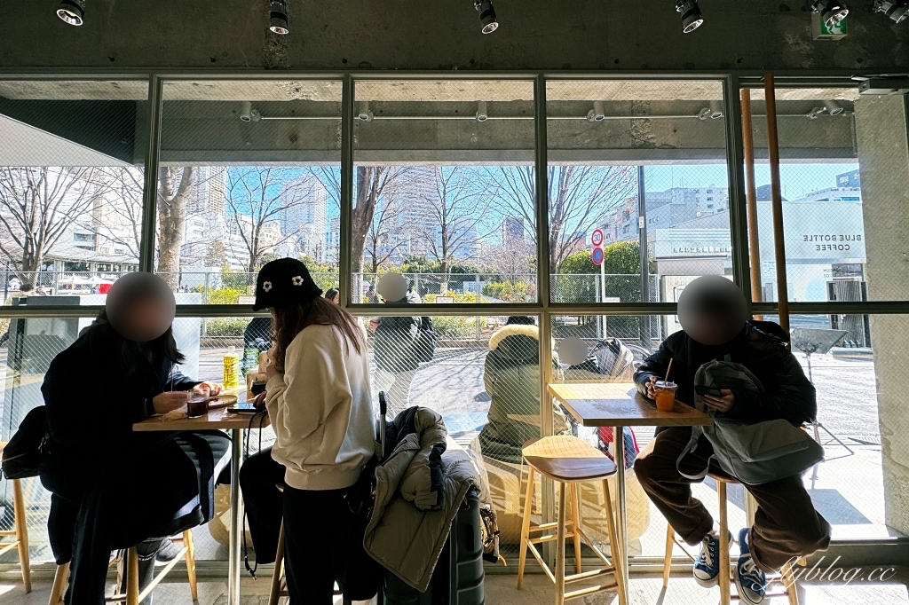 日本東京｜Blue Bottle Coffee 藍瓶咖啡 池袋店．池袋車站步行3分鐘，南池袋公園對面 @飛天璇的口袋