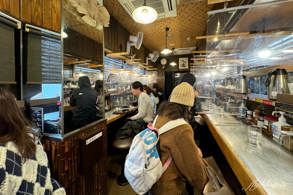 日本東京｜池袋無敵家．濃郁系湯頭拉麵，池袋第一名排隊美食 @飛天璇的口袋