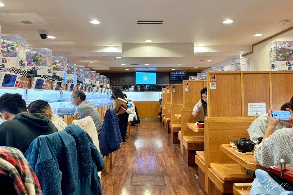 日本東京｜藏壽司西新宿店．一盤132円，新宿車站步行2分鐘，日本限定炸玉米洋蔥圈 @飛天璇的口袋