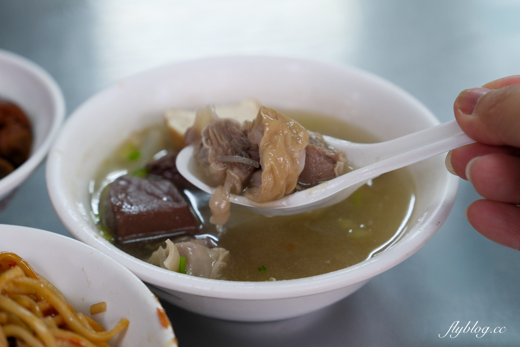 台中東勢｜阿婆炒麵．在地的銅板美食，下午3點開始有賣板條和陽春麵 @飛天璇的口袋