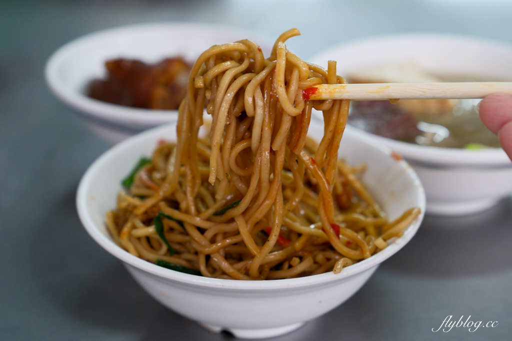 台中東勢｜阿婆炒麵．在地的銅板美食，下午3點開始有賣板條和陽春麵 @飛天璇的口袋