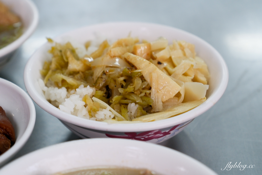 台中東勢｜阿婆炒麵．在地的銅板美食，下午3點開始有賣板條和陽春麵 @飛天璇的口袋