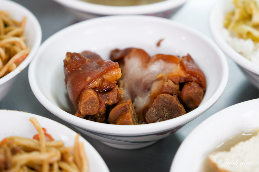 台中東勢｜阿婆炒麵．在地的銅板美食，下午3點開始有賣板條和陽春麵 @飛天璇的口袋