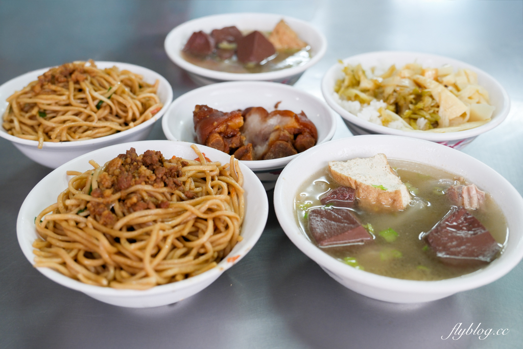 台中東勢｜阿婆炒麵．在地的銅板美食，下午3點開始有賣板條和陽春麵 @飛天璇的口袋