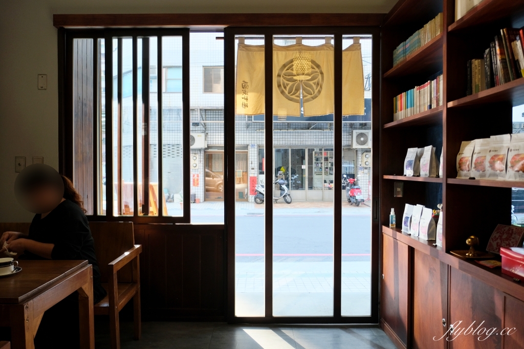 台中西區｜西成珈琲工作室．充滿昭和風情咖啡館，營業到晚上10點 @飛天璇的口袋