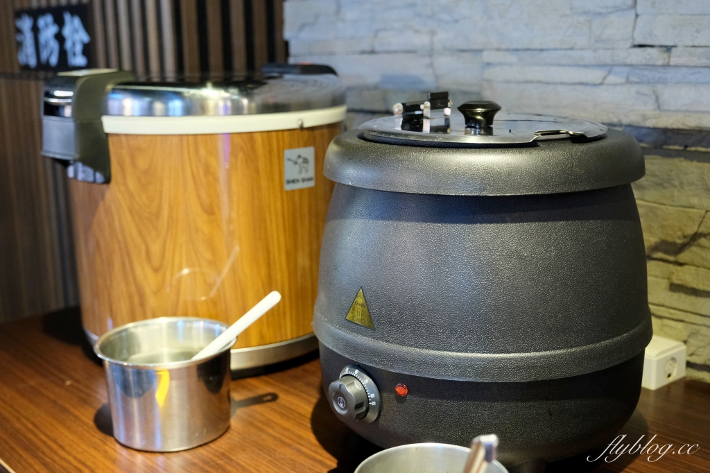 台中南屯｜耀武羊威羊肉爐吃到飽．599元起！6種湯頭７種羊肉，各種生鮮蔬菜冰淇淋無限吃 @飛天璇的口袋