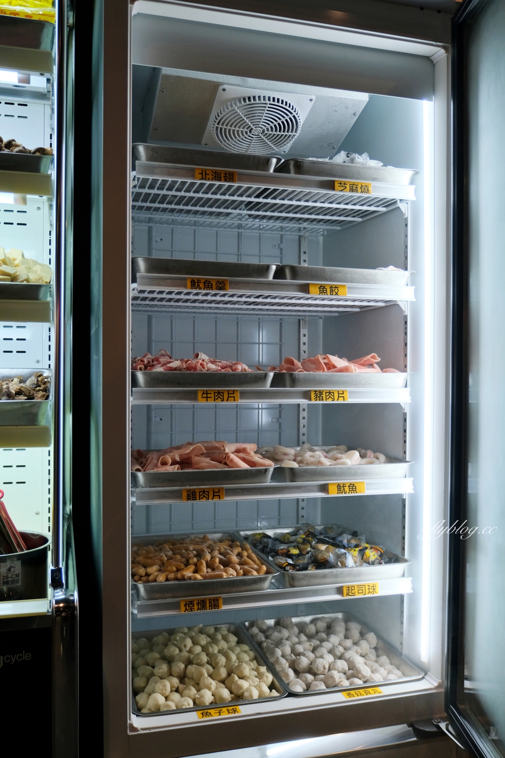 台中南屯｜耀武羊威羊肉爐吃到飽．599元起！6種湯頭７種羊肉，各種生鮮蔬菜冰淇淋無限吃 @飛天璇的口袋