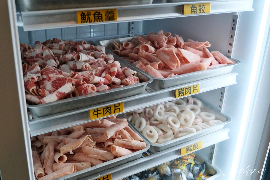 台中南屯｜耀武羊威羊肉爐吃到飽．599元起！6種湯頭７種羊肉，各種生鮮蔬菜冰淇淋無限吃 @飛天璇的口袋