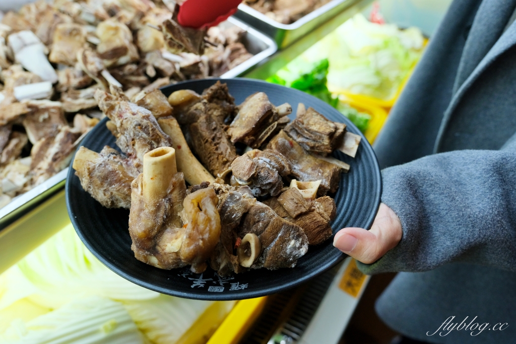 台中南屯｜耀武羊威羊肉爐吃到飽．599元起！6種湯頭７種羊肉，各種生鮮蔬菜冰淇淋無限吃 @飛天璇的口袋