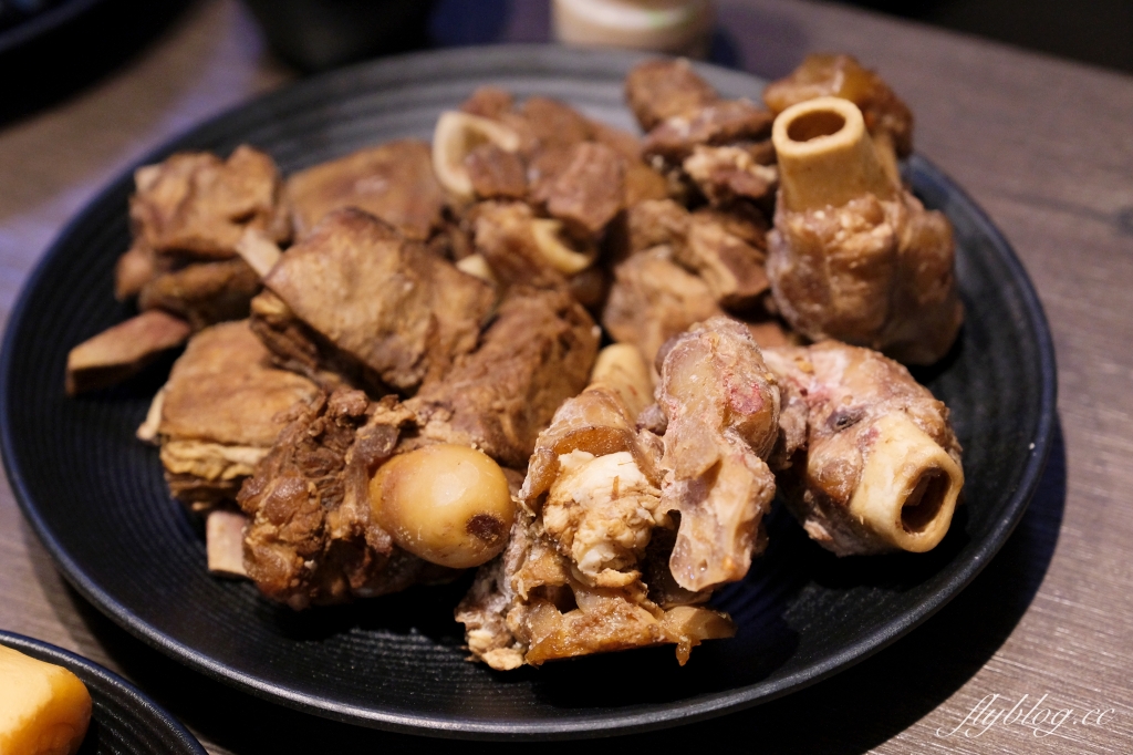 台中南屯｜耀武羊威羊肉爐吃到飽．599元起！6種湯頭７種羊肉，各種生鮮蔬菜冰淇淋無限吃 @飛天璇的口袋