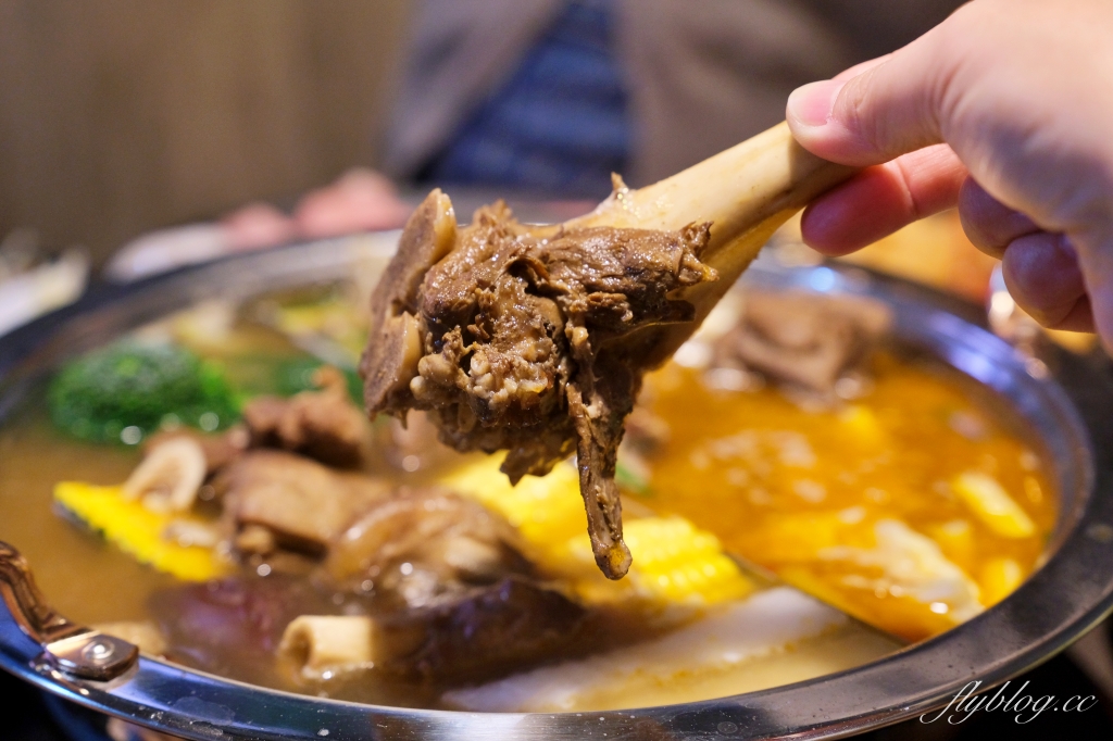 台中南屯｜耀武羊威羊肉爐吃到飽．599元起！6種湯頭７種羊肉，各種生鮮蔬菜冰淇淋無限吃 @飛天璇的口袋