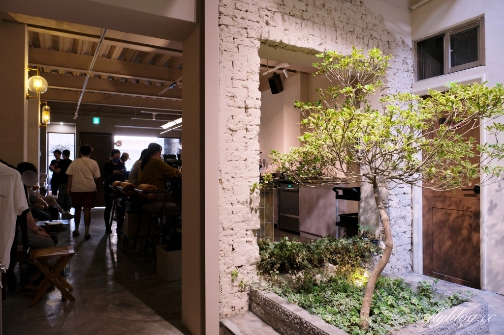 台中中區｜Phase Coffee Roasters．中山路老宅新生命，兼具實力與美麗的咖啡館 @飛天璇的口袋