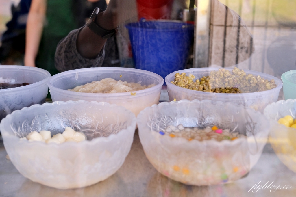 嘉義東區｜正老牌北興榕樹下冰．一碗45元6種配料，古早味阿婆粉條冰 @飛天璇的口袋