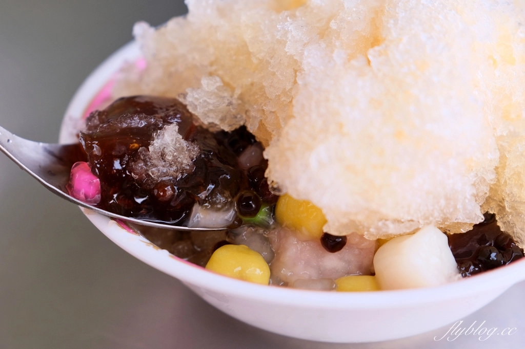 嘉義東區｜正老牌北興榕樹下冰．一碗45元6種配料，古早味阿婆粉條冰 @飛天璇的口袋