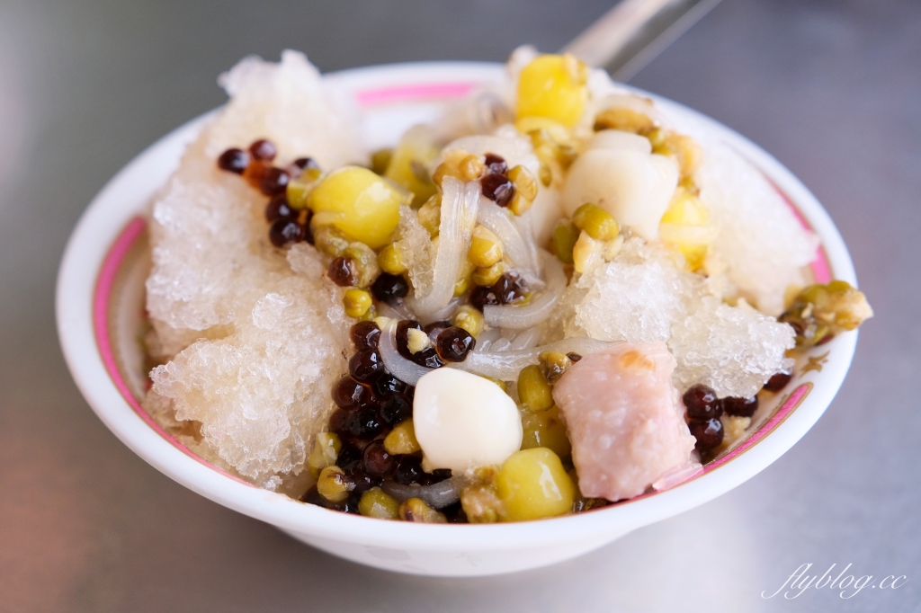 嘉義東區｜正老牌北興榕樹下冰．一碗45元6種配料，古早味阿婆粉條冰 @飛天璇的口袋