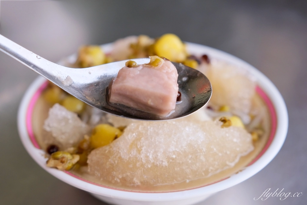 嘉義東區｜正老牌北興榕樹下冰．一碗45元6種配料，古早味阿婆粉條冰 @飛天璇的口袋