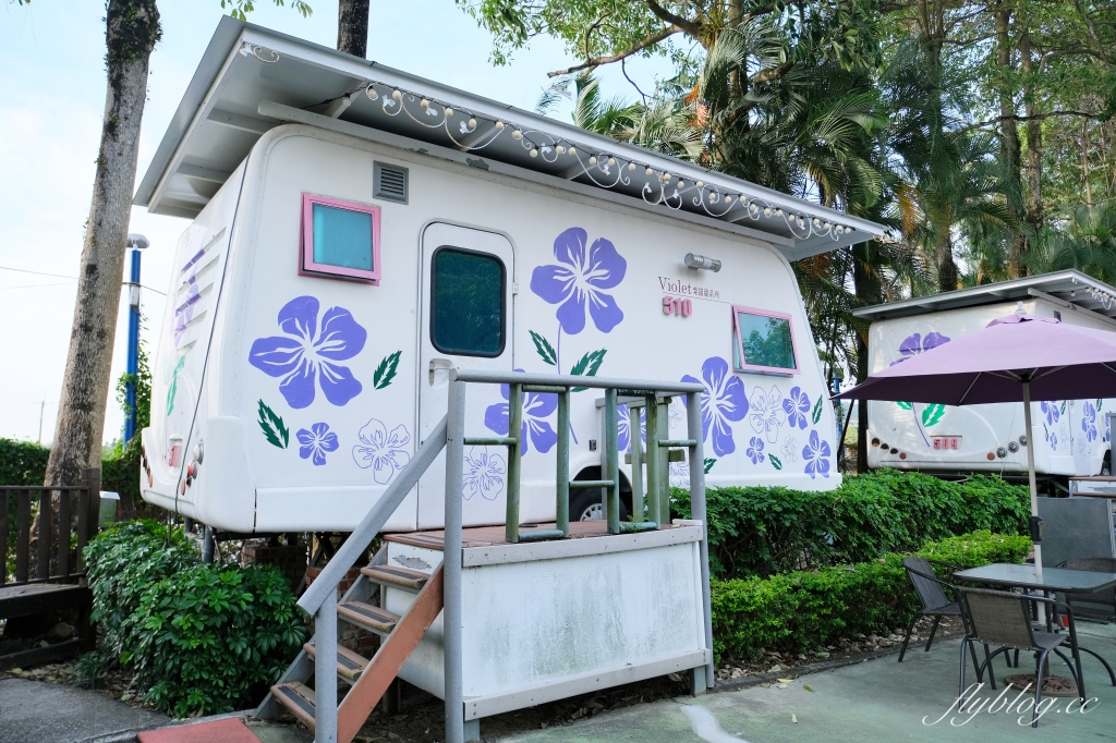 嘉義中埔｜詩情花園渡假村．阿里山下的露營車體驗，晚上還有煙火、放天燈和魔術秀 @飛天璇的口袋
