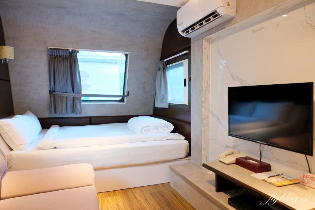 嘉義中埔｜詩情花園渡假村．阿里山下的露營車體驗，晚上還有煙火、放天燈和魔術秀 @飛天璇的口袋