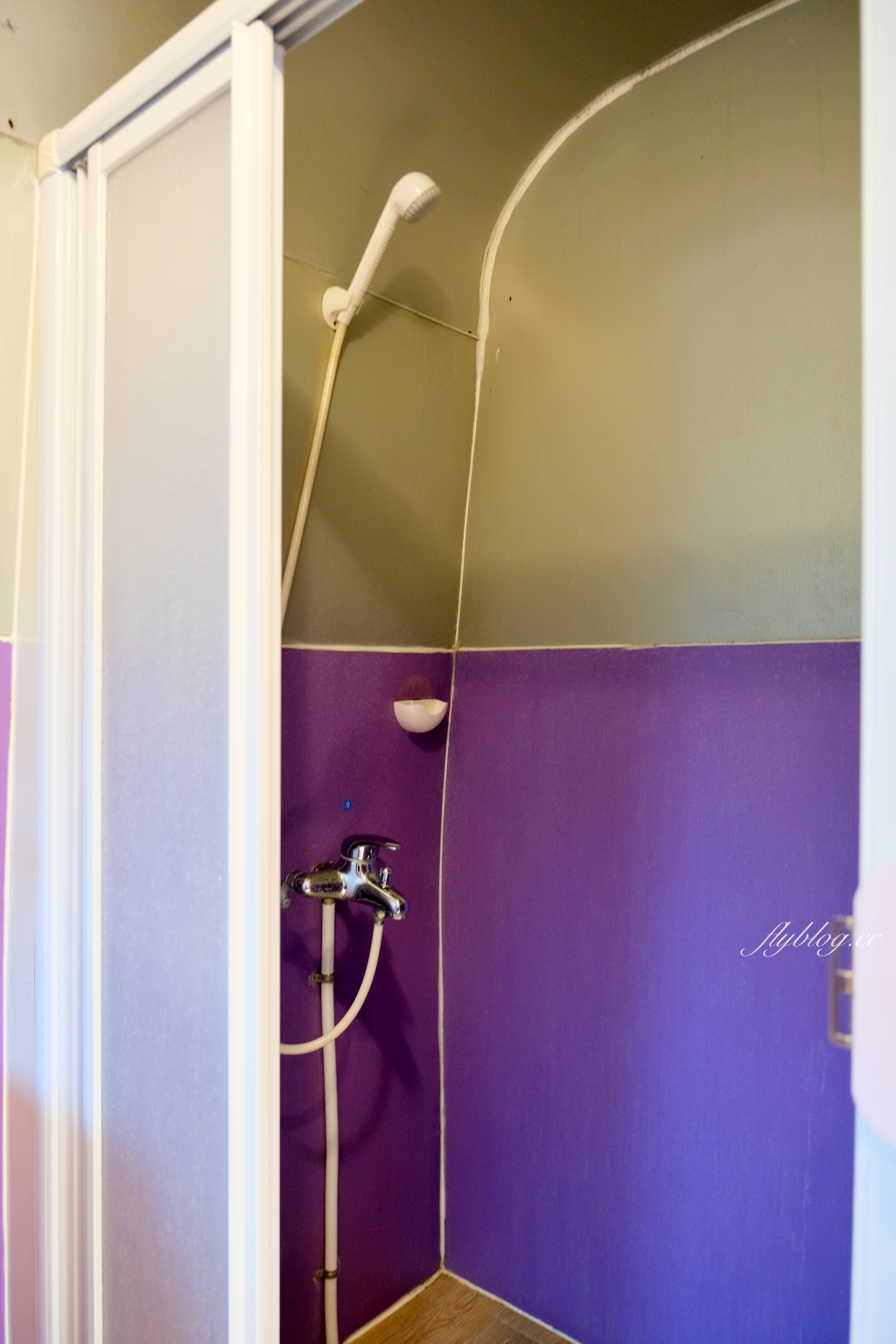 嘉義中埔｜詩情花園渡假村．阿里山下的露營車體驗，晚上還有煙火、放天燈和魔術秀 @飛天璇的口袋