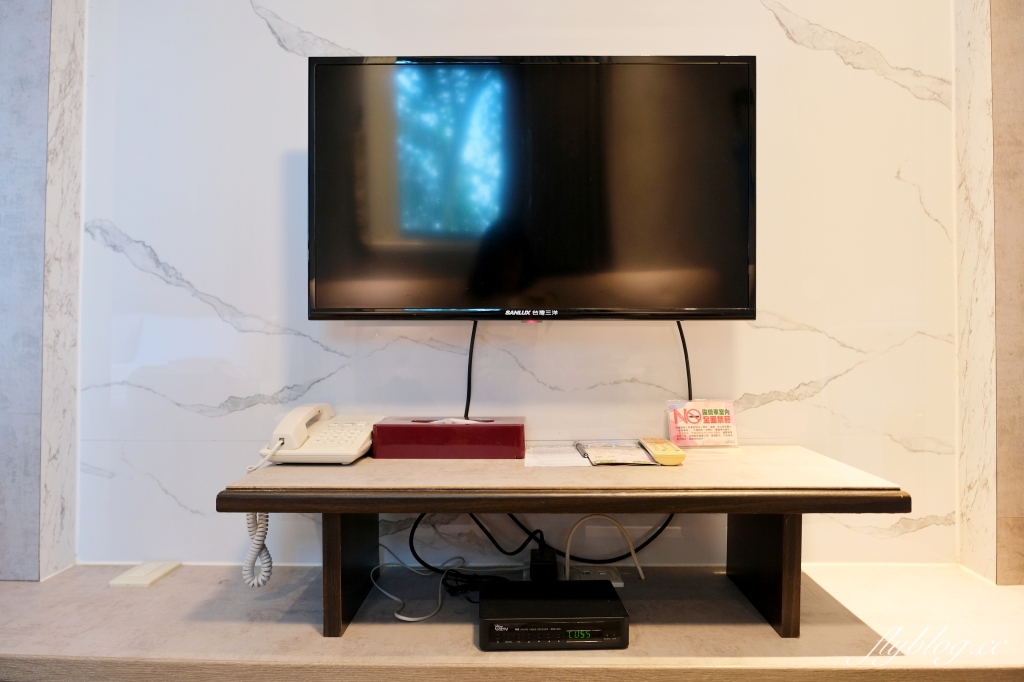 嘉義中埔｜詩情花園渡假村．阿里山下的露營車體驗，晚上還有煙火、放天燈和魔術秀 @飛天璇的口袋