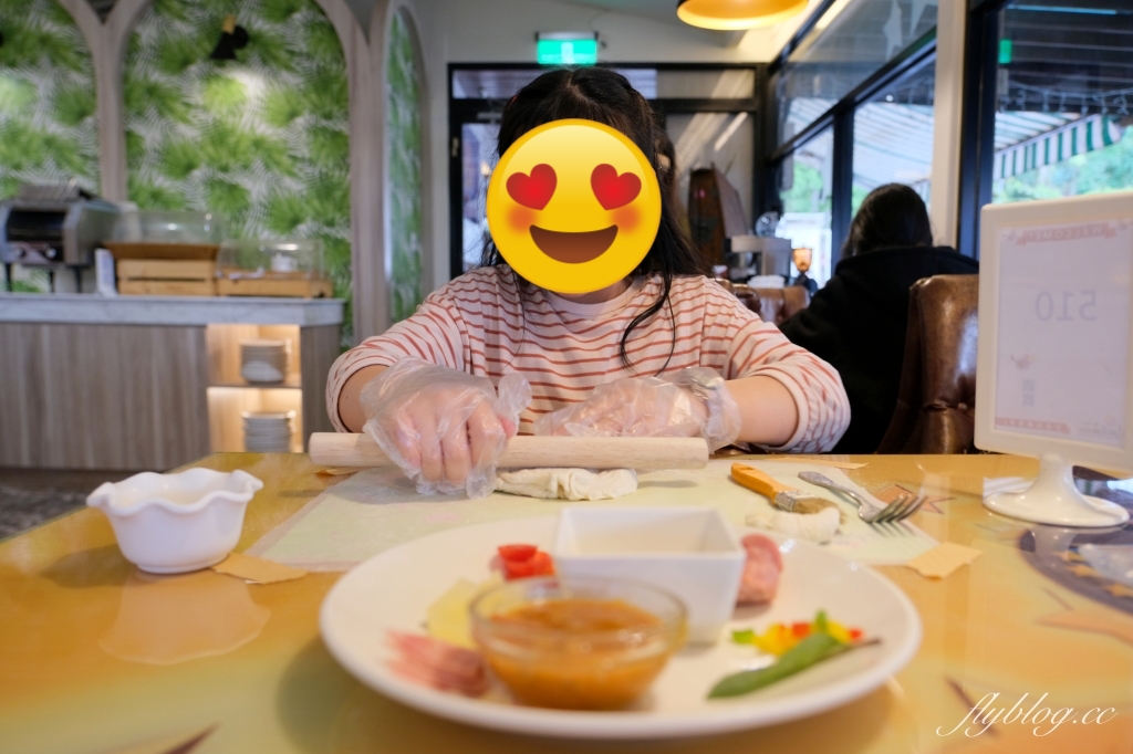 嘉義中埔｜詩情花園渡假村．阿里山下的露營車體驗，晚上還有煙火、放天燈和魔術秀 @飛天璇的口袋