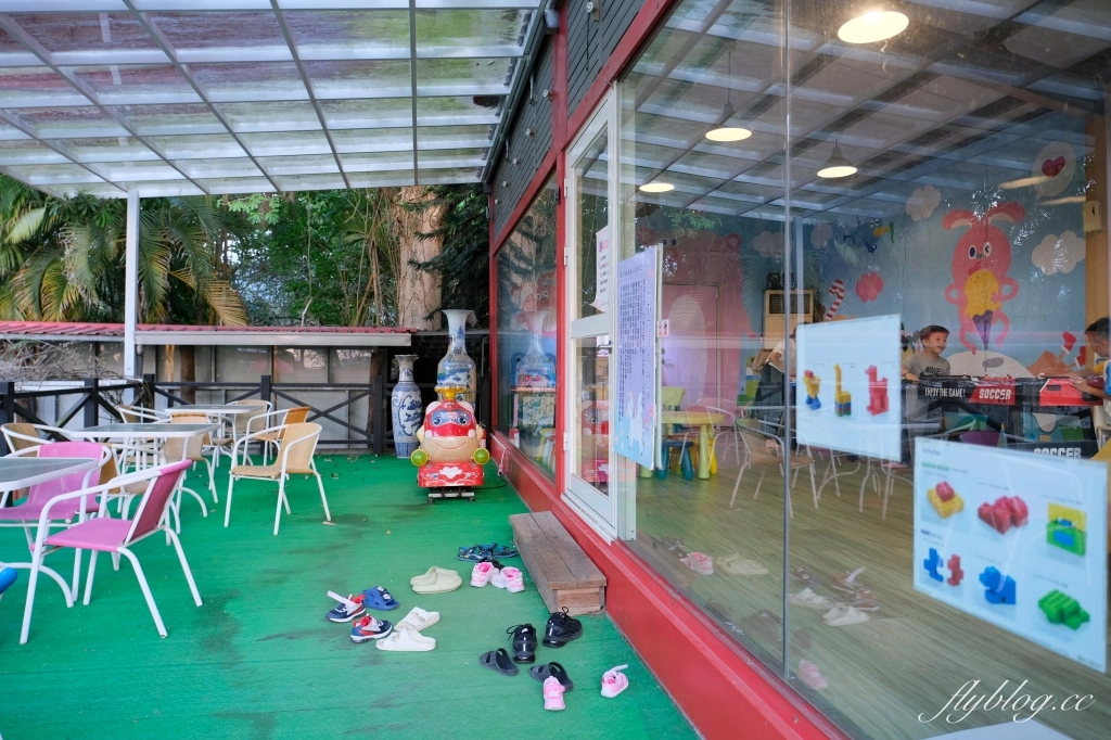 嘉義中埔｜詩情花園渡假村．阿里山下的露營車體驗，晚上還有煙火、放天燈和魔術秀 @飛天璇的口袋